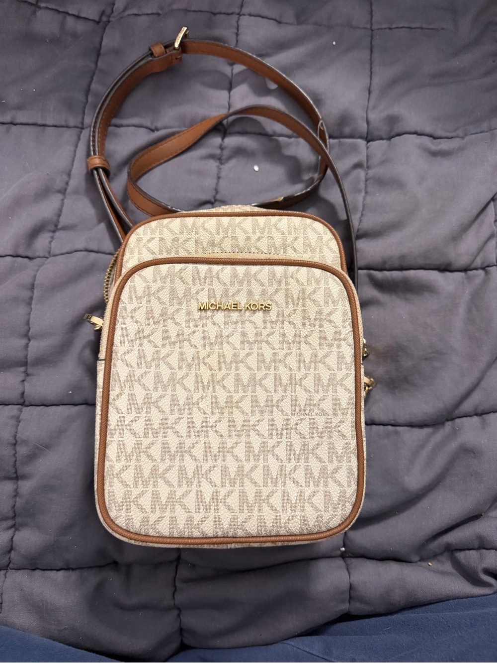 Michael Kors Jet Set Travel Medium Logo Crossbody Bag in vanilla - Picture 1 of 5